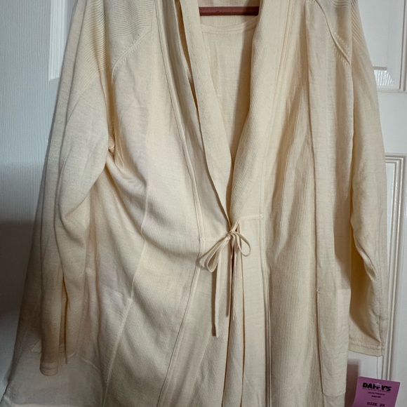 Cream Hooded Cardigan with Tie Front. Set of 2 items. 100% Wool. - Picture 2 of 12